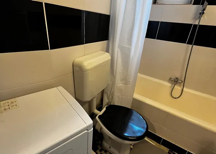 Artsy Studio, Self Check-in! 부쿠레슈티