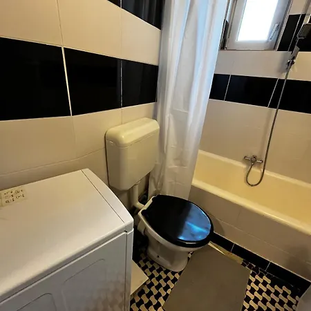 Artsy Studio, Self Check-in! Bucarest