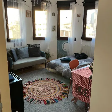 Artsy Studio, Self Check-in! Apartment Bucharest